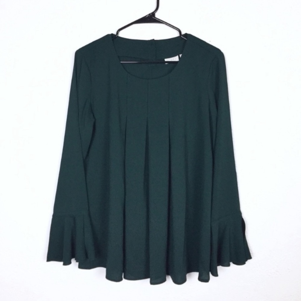 Logo Lori Goldstein green pleaded long sleeve top size 6 festive holiday